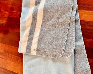 Like New - Alicia Adams Alpaca blanket - 52% Alpaca - 33% Wool 15% Cotton 