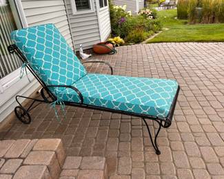 Wrought iron patio lounge chair