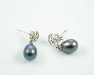Tahitian pearl dangle earrings