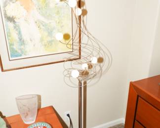 Contemporary floor lamp