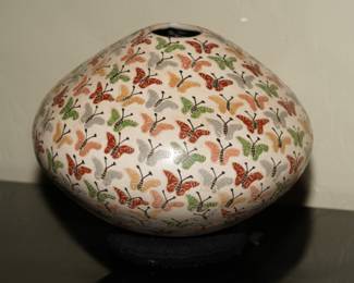 Butterfly seed pot by Mata Ortiz artist Celia Lopez