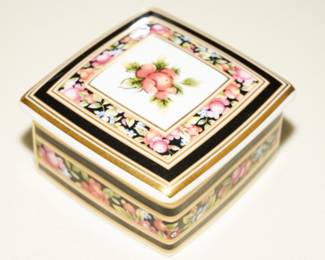 Wedgwood clio trinket box