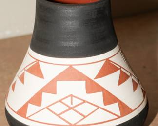 Sioux vase by Faith Swan