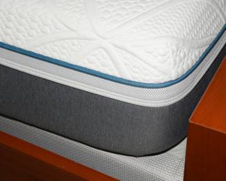 Leggett & Platt pillow top mattress with adjustable box spring