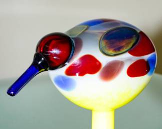 "Jeweled Kiwi" art glass sculpture -Oiva Toikka -super cool!