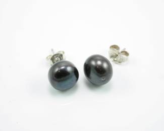Tahitian pearl earrings-dark lavender in color