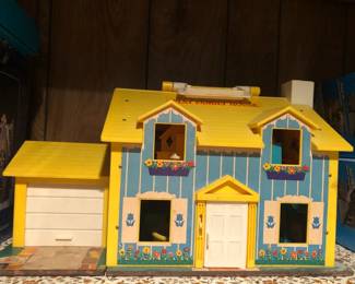 FISHER PRICE PLAY HOUSE