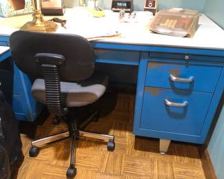 METAL DESK