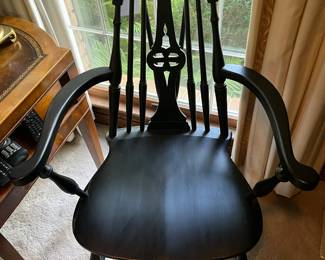Nice Windsor desk chair