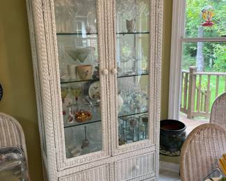 This wicker piece looks brand NEW! It's in great condition.