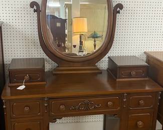Jenny Lind Vanity w/Mirror