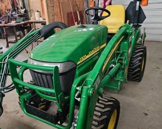 John Deere 2305 Tractor