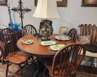 Round dining table with 4 chairs