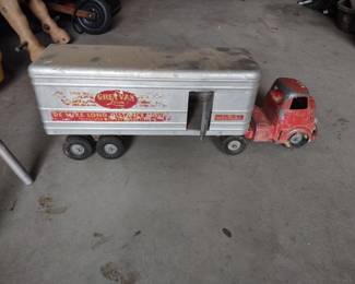 Vintage grey van lines truck