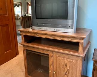 Toshiba VHS/DVD combination television