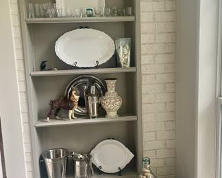 Lots of beautiful home decor 