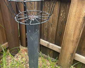 Standing iron pot holder