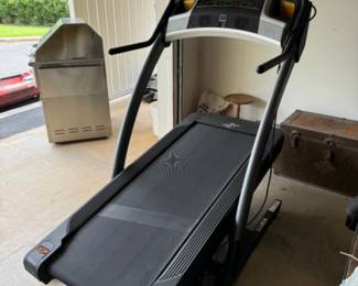 NordicTrack Treadmill Inclines to 20%