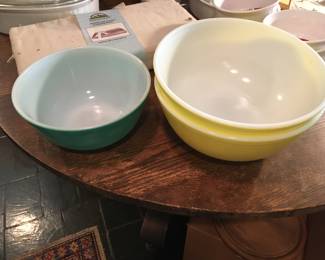 Kitchen- Pyrex Bowls