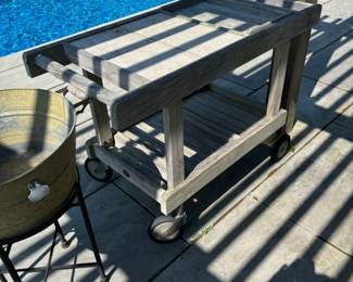 111 Outdoor Servicing Table on Wheels