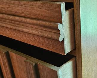 dresser side view of dove tails