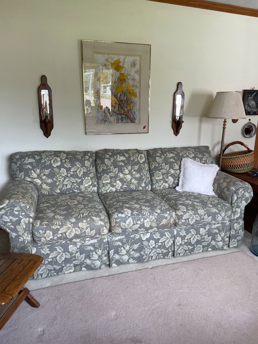 Very nice gray floral couch