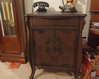 Victrola and Goofy phone. Black phone is sold