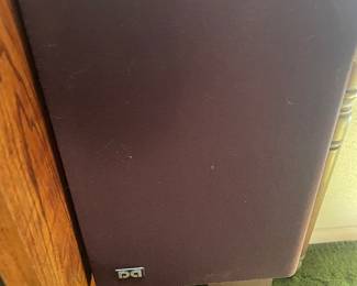  SET OF 2 MEDIUM -SMALL SPEAKERS 