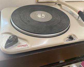 WE PLAYED THIS  AND IT WORKS  GREAT VINTAGE TURNTABLE -  THORENS 