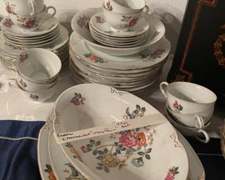 very old set - charm crest -  pretty mint condition   