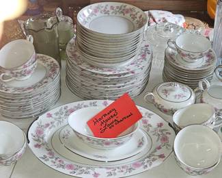 Beautiful lg set of china