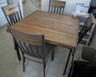 Kitchen table & 4 chairs