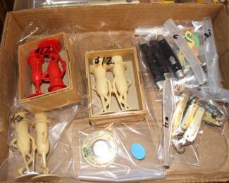 Mr Peanut, pocket knives