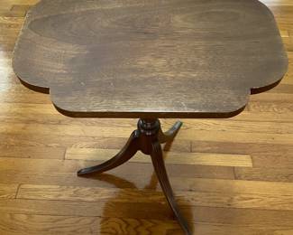 Vintage Mahogany Duncan Phyfe Tilt Top Table