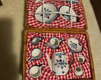 Children's picnic set.