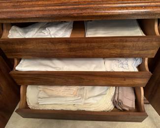 Many beautiful table linen sets.