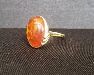 Lot # : 93 - 14k gold & amber ring
