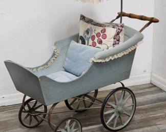 Lot # : 325 - 1940s baby blue wood body child's buggy
