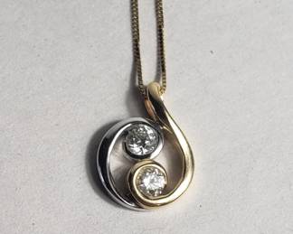Lot # : 39 - 14k gold necklace with diamond pendant
