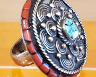 Lot # : 407 - Tibetan handmade ring with turquoise and coral
