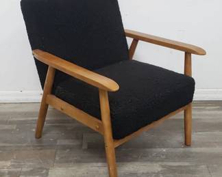 Lot # : 20 - Anji Longwin Furniture Co. mid century arm chair
