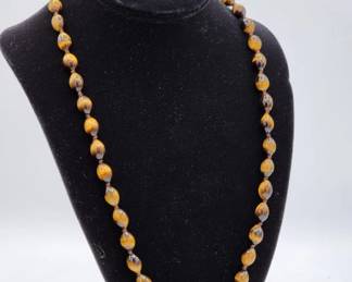 Lot # : 3 - Tiger's eye beaded necklace with 14kt gold clasp
