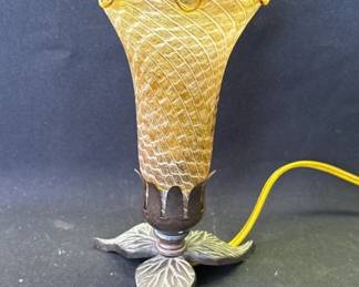 Lot # : 426 - Vintage amber ruffled glass table lamp
