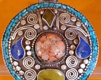 Lot # : 402 - Tibetan handmade pendant with turquoise, lapis
