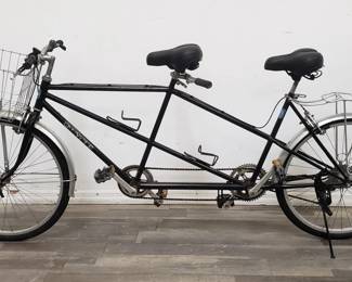 Lot # : 23 - Trek 7.3 FX 27 speed bike
