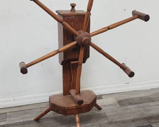 Lot # : 307 - Antique wooden yarn winder
