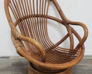 Lot # : 163 - Vintage bentwood swivel rattan arm chair
