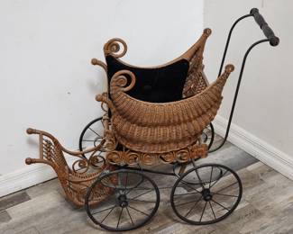 Lot # : 327 - Vintage mini child's buggy wicker body metal frame
