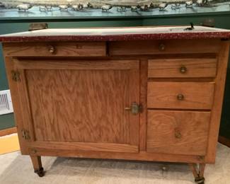 Bottom to pie cupboard