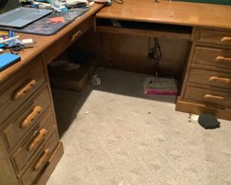 Solid oak 2 piece desk.